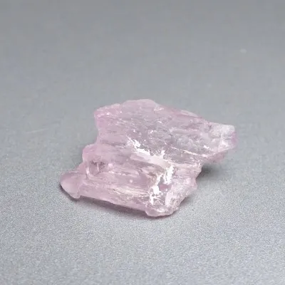 Kunzit přírodní krystal 6,2g, Afganistán