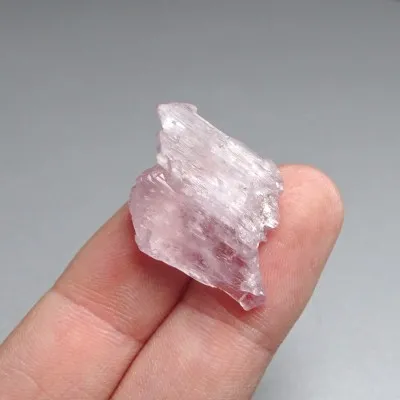 Kunzit natürlicher Kristall 6,2g, Afghanistan