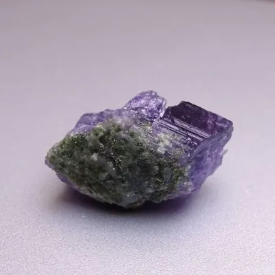 Skapolit fialový přírodní krystal 25,9g, Afganistán