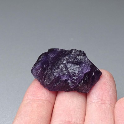 Scapolite purple natural crystal 14.8g, Afghanistan