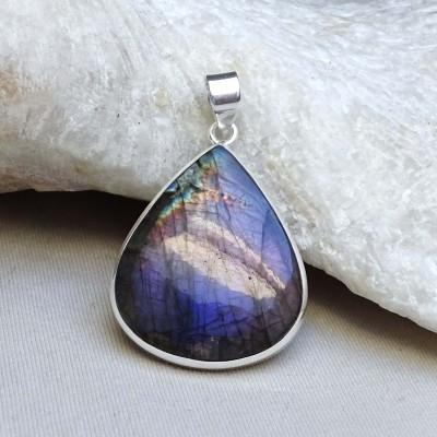 Labradorite pendant in silver 14.7g, Madagascar