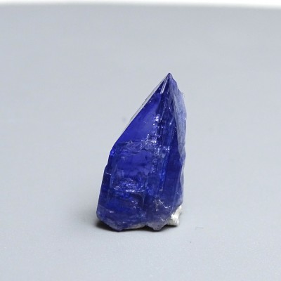 Tanzanit přírodní krystal 3,85g, Tanzánie