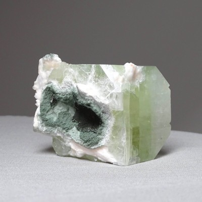 Apofylit zelený krystal 239g, Indie