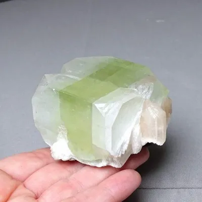 Apophyllitgrüner Kristall, Stilbit 205g, Indien