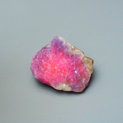 Hackmanite natural crystal 20.5g, Afghanistan