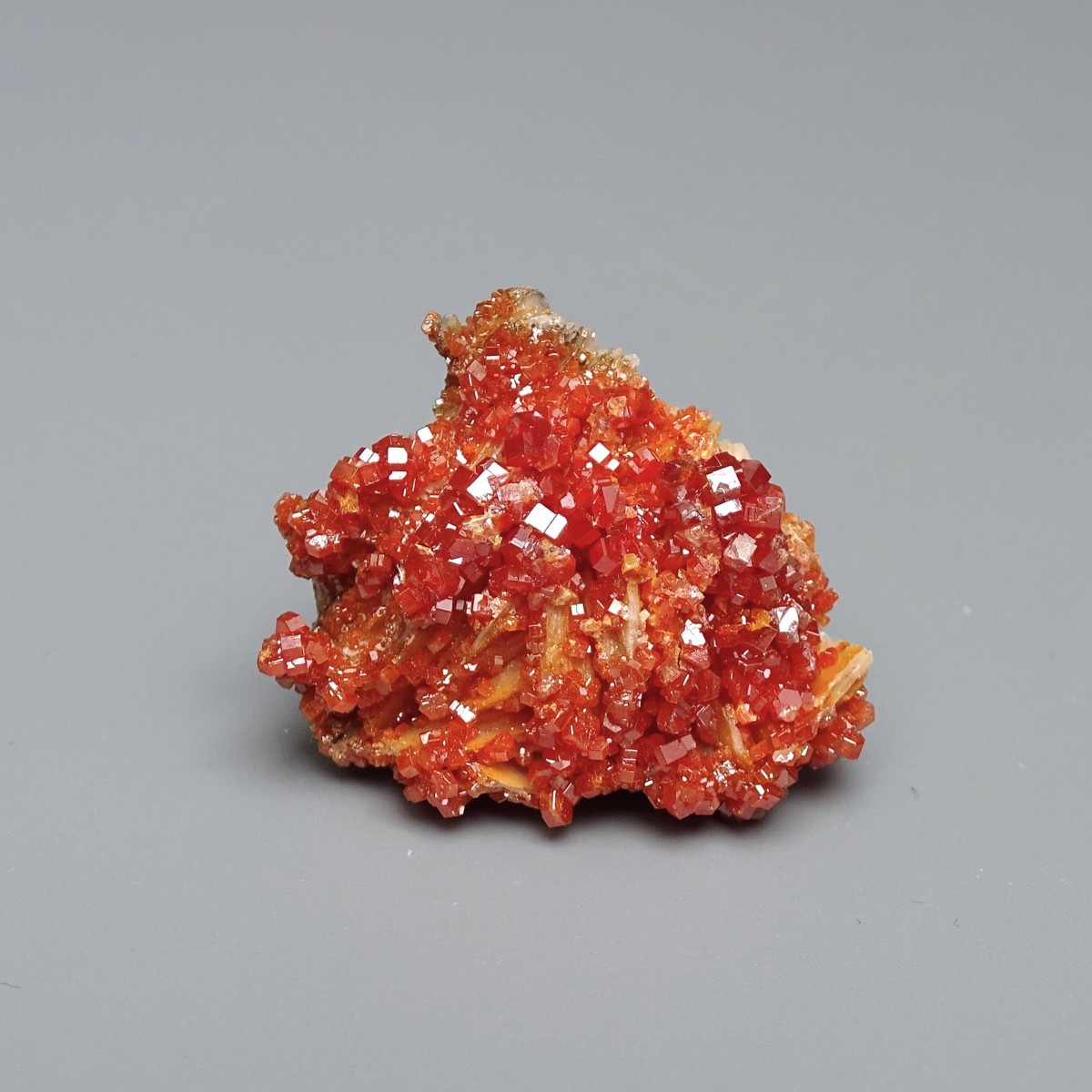 Vanadinite mineral 33,9g, Morocco