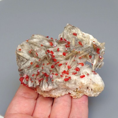 Vanadinite mineral 175g, Morocco