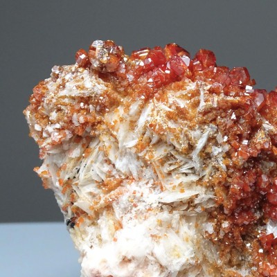 Vanadinite mineral 313g, Morocco