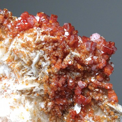 Vanadinite mineral 313g, Morocco