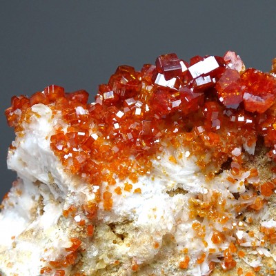 Vanadinite mineral 313g, Morocco