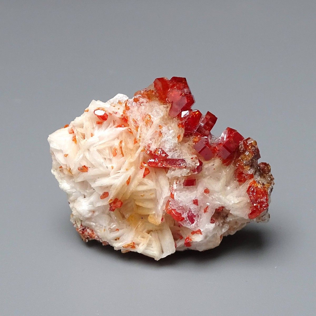 Vanadinite mineral 52.9g, Morocco