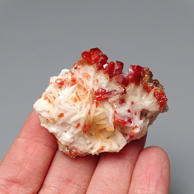 Vanadinite mineral 52.9g, Morocco