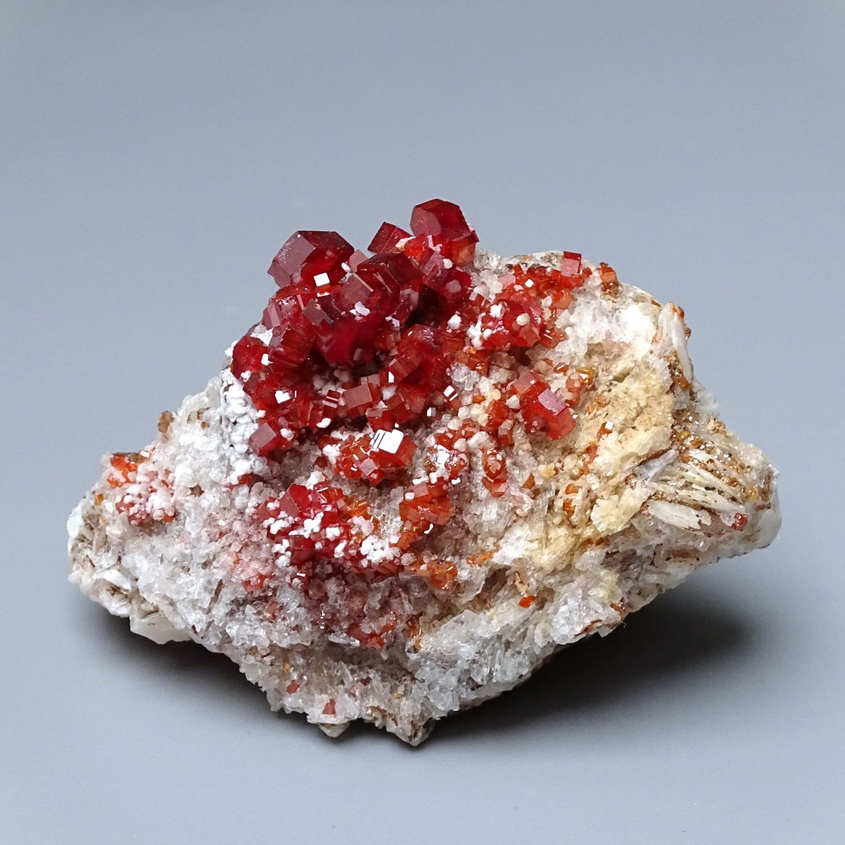 Vanadinite mineral 169.4g, Morocco