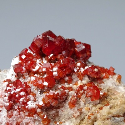 Vanadinite mineral 169.4g, Morocco