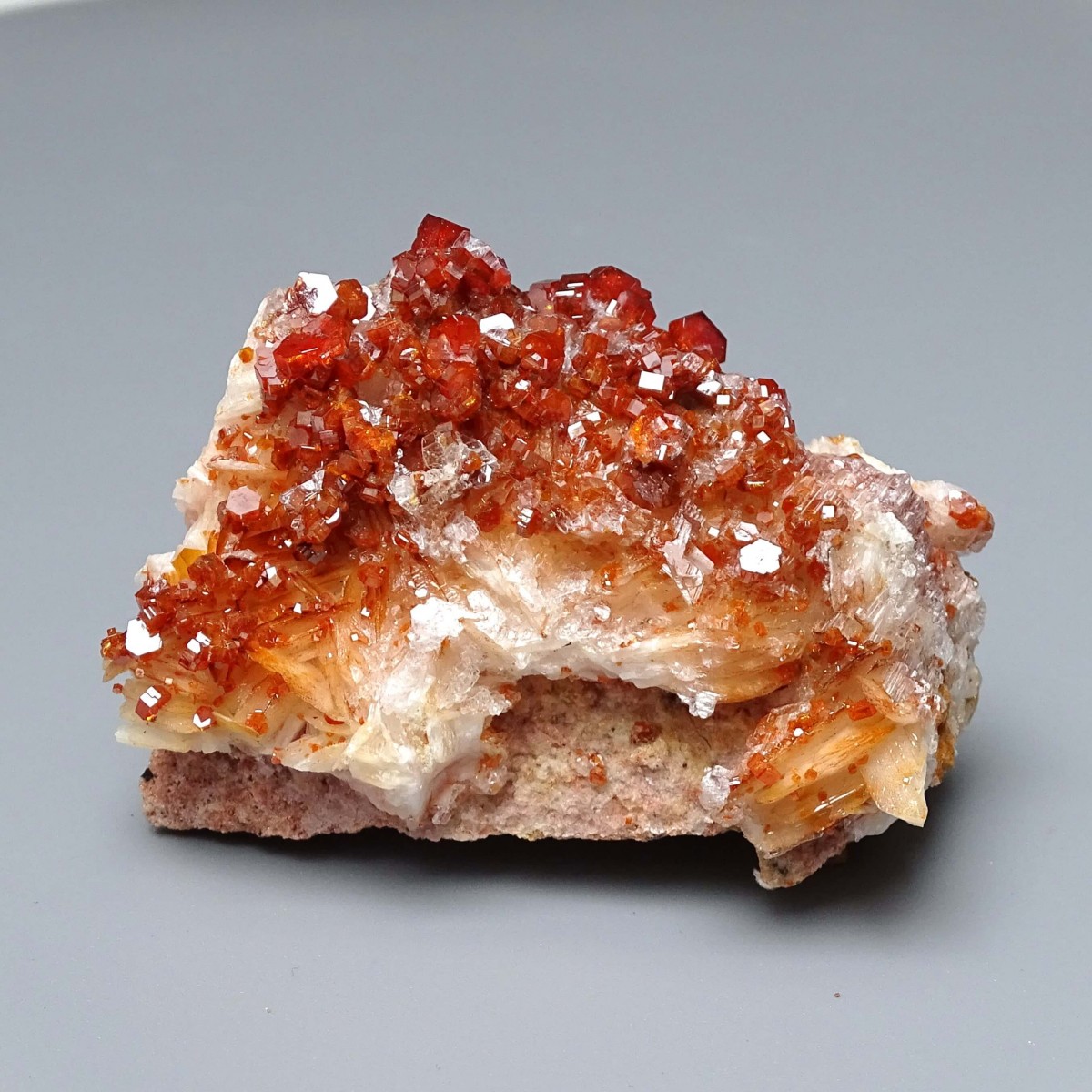 Vanadinite mineral 137.8g, Morocco