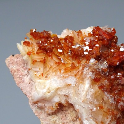 Vanadinite mineral 137.8g, Morocco