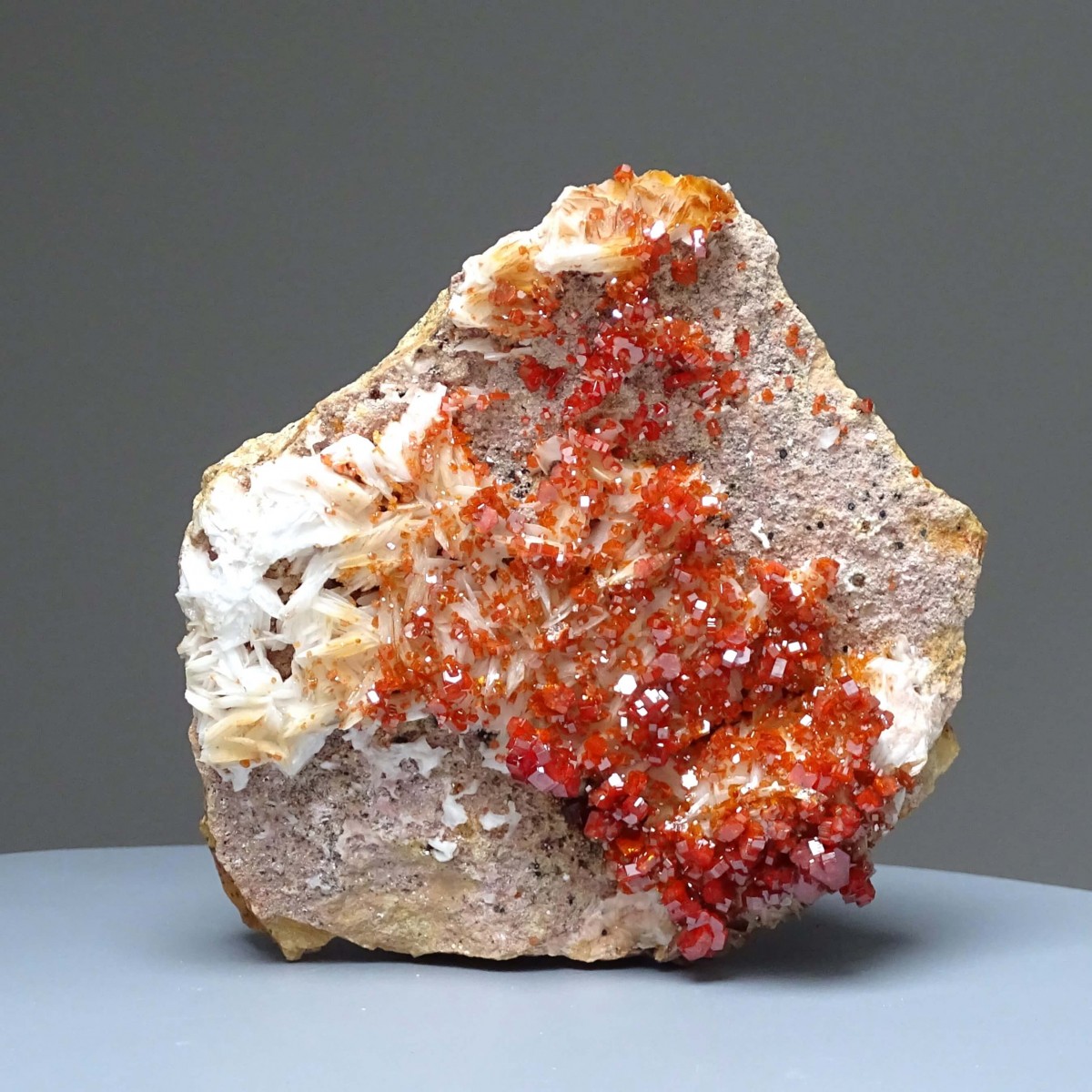 Vanadinite mineral 1059g, Morocco