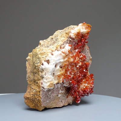 Vanadinite mineral 1059g, Morocco