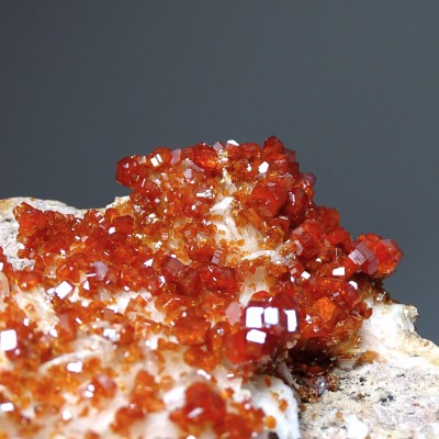 Vanadinite mineral 1059g, Morocco