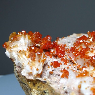 Vanadinite mineral 1059g, Morocco