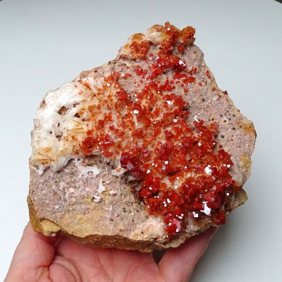 Vanadinite mineral 1059g, Morocco