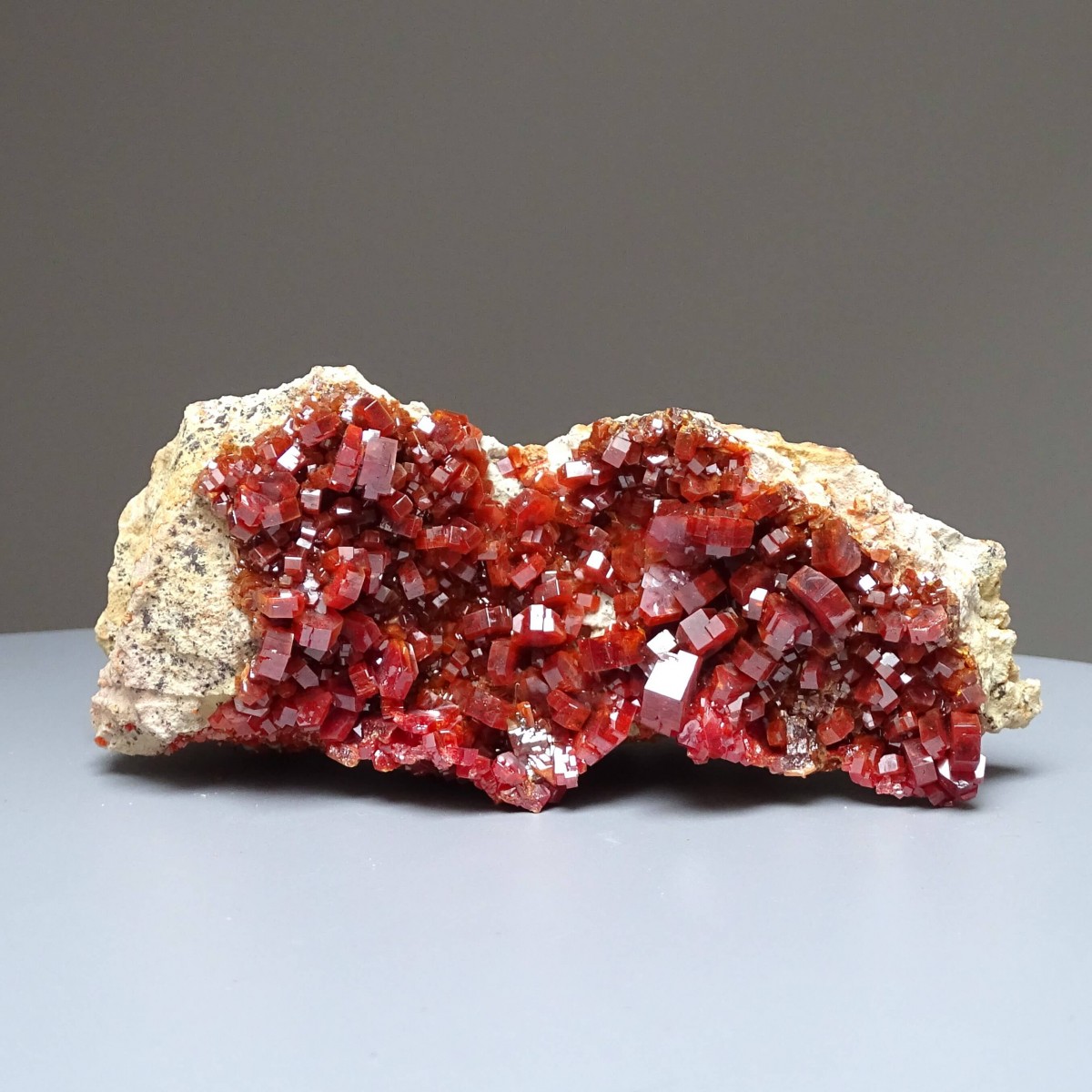 Vanadinite mineral 403g, Morocco