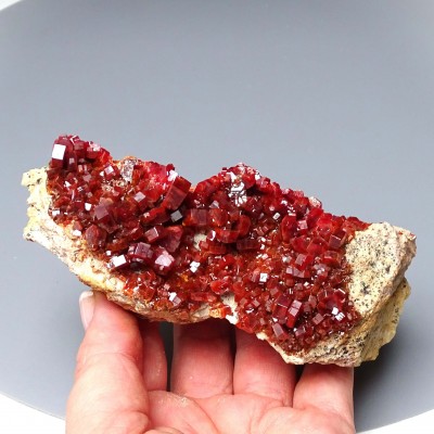 Vanadinite mineral 403g, Morocco