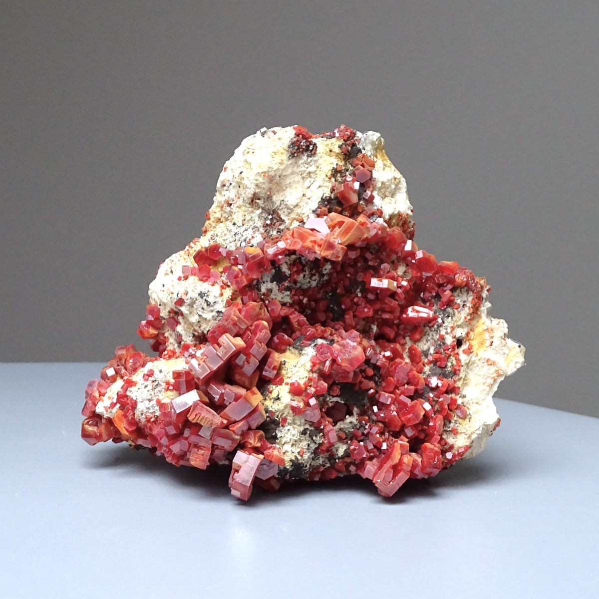 Vanadinite mineral 352g, Morocco