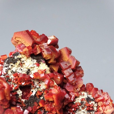 Vanadinite mineral 352g, Morocco