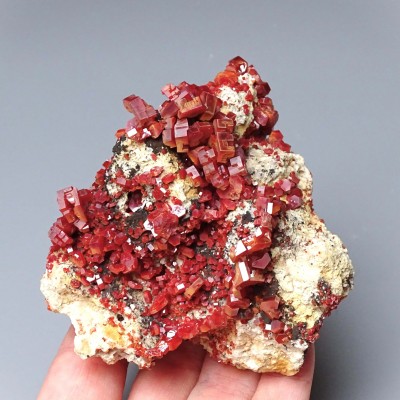 Vanadinite mineral 352g, Morocco