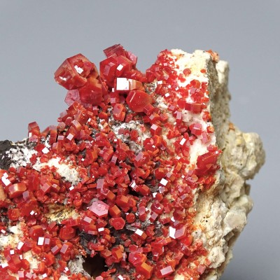 Vanadinite mineral 352g, Morocco