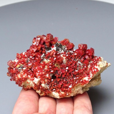 Vanadinite mineral 352g, Morocco