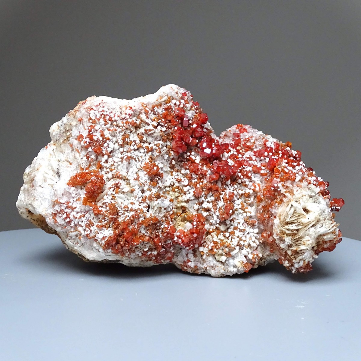 Vanadinite mineral 1238g, Morocco