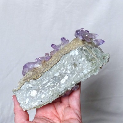 Natürliche Amethystkristalle im Gestein 558g, Mexiko