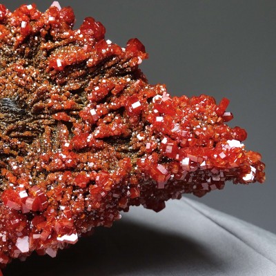 Vanadinite mineral 2352g, Morocco