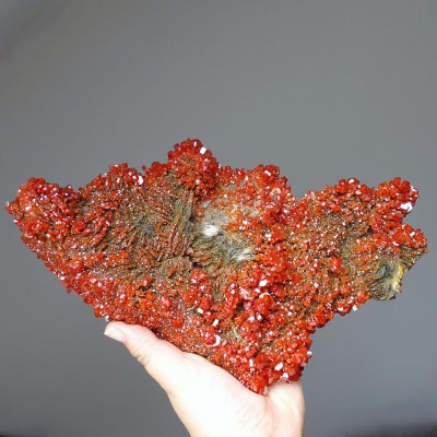 Vanadinite mineral 2352g, Morocco