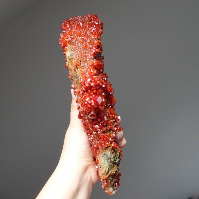 Vanadinite mineral 2352g, Morocco