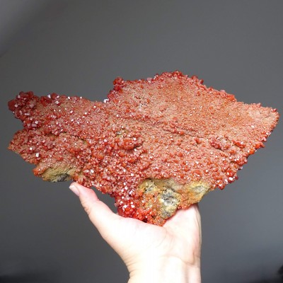 Vanadinite mineral 2352g, Morocco