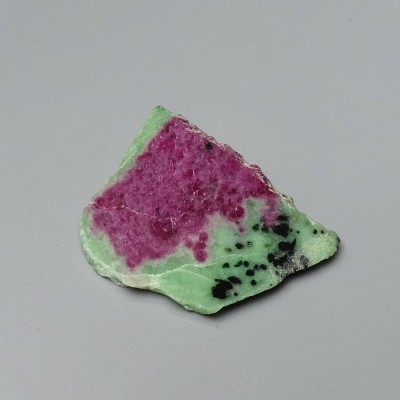 Ruby in zoisite polished plate 20g, Tanzania