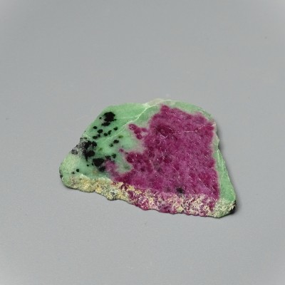 Ruby in zoisite polished plate 20g, Tanzania