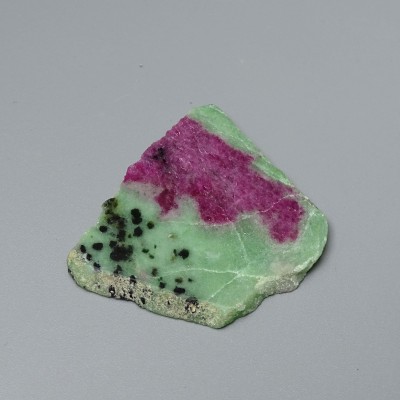 Ruby in zoisite polished plate 20g, Tanzania