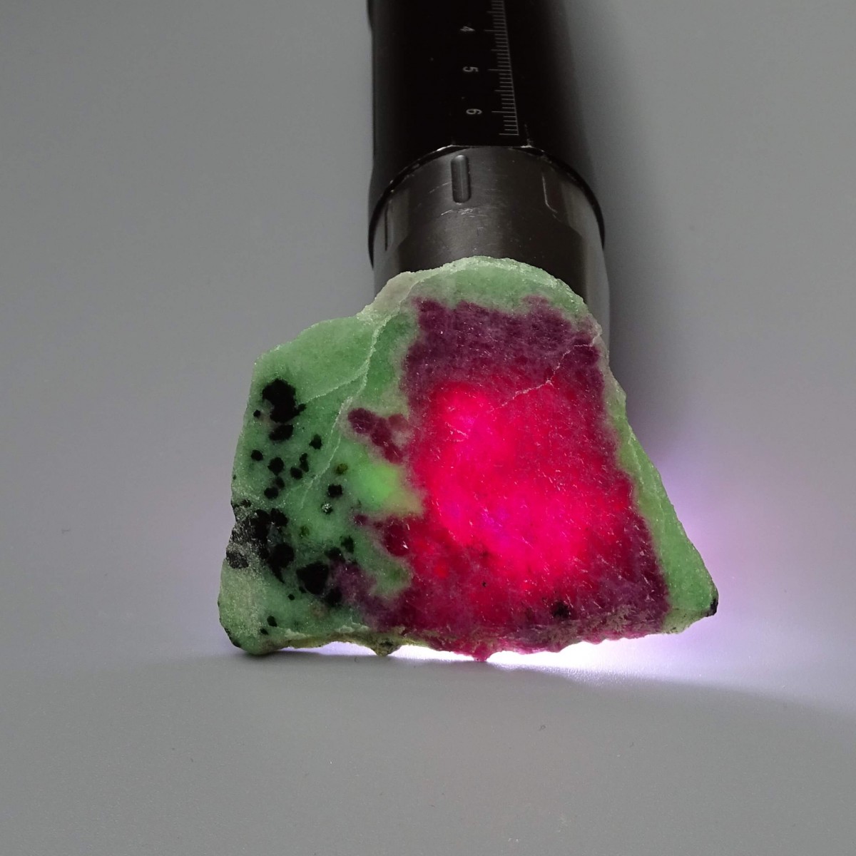 Ruby in zoisite polished plate 20g, Tanzania