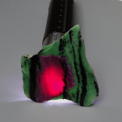 Ruby in zoisite polished plate 32g, Tanzania