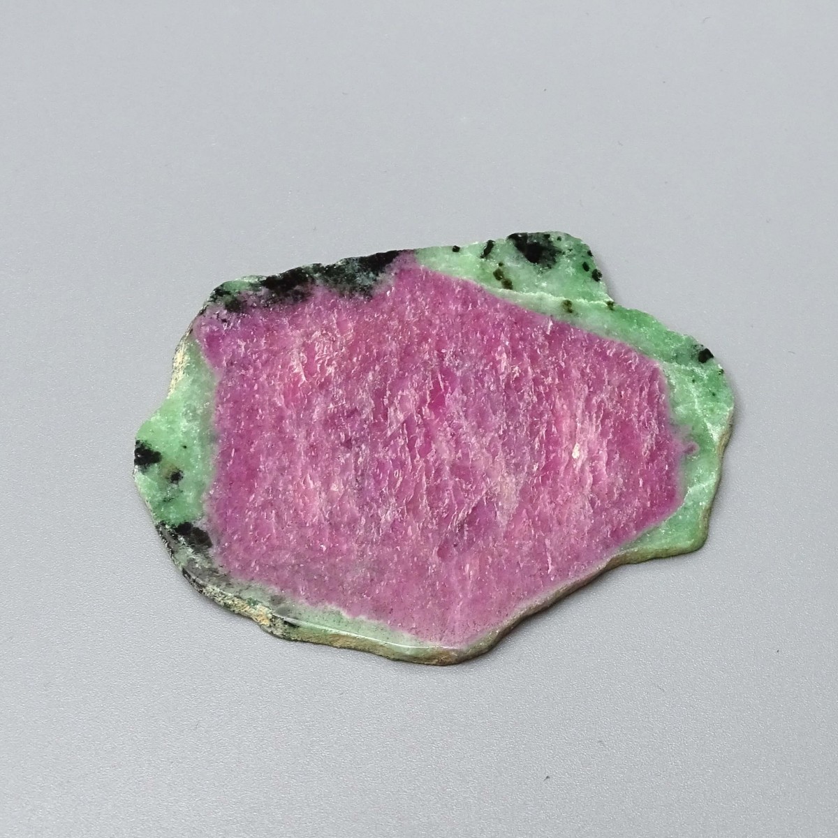 Ruby in zoisite polished plate 37g, Tanzania