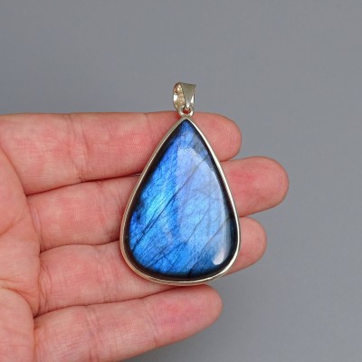 Labradorite pendant in silver 19g, Madagascar