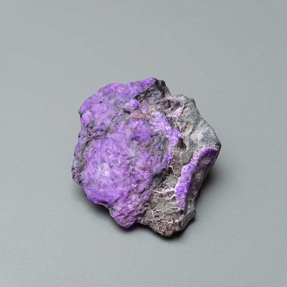 Sugilite natural 26.7g, Republic of South Africa