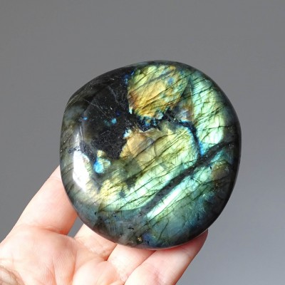 Labradorite polished 360g, Madagascar