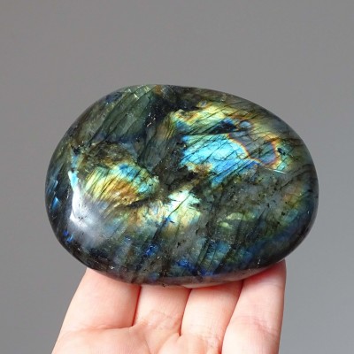 Labradorite polished 360g, Madagascar