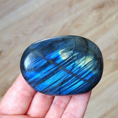 Labradorite polished 118g, Madagascar