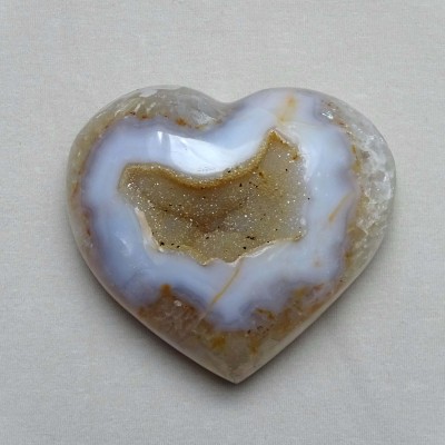 Natural polished agate with heart crystals 545g, Brazil